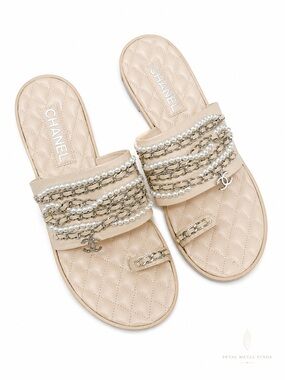 Chanel 19P Beige Pearl Chain CC Charm Quilted Lambskin Slide Sandal EU 42C